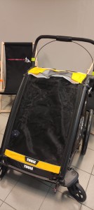 Moskitiera do podwójnej przyczepki rowerowej Thule Chariot Sport 2 Spectra Yellow  - kolorystyka obowiązująca do 2024 roku